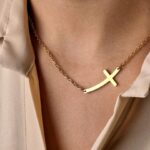 Curve Cross Necklace Gold Plated