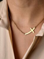 Curve Cross Necklace Gold Plated