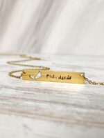Like Eagles Arabic Bar Necklace Gold Plated - كالنسور - Image 4