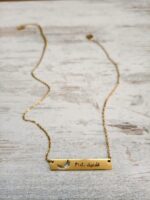 Like Eagles Arabic Bar Necklace Gold Plated - كالنسور - Image 2
