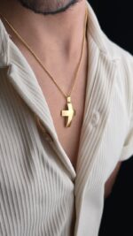 Straight Curve Cross Necklace Gold